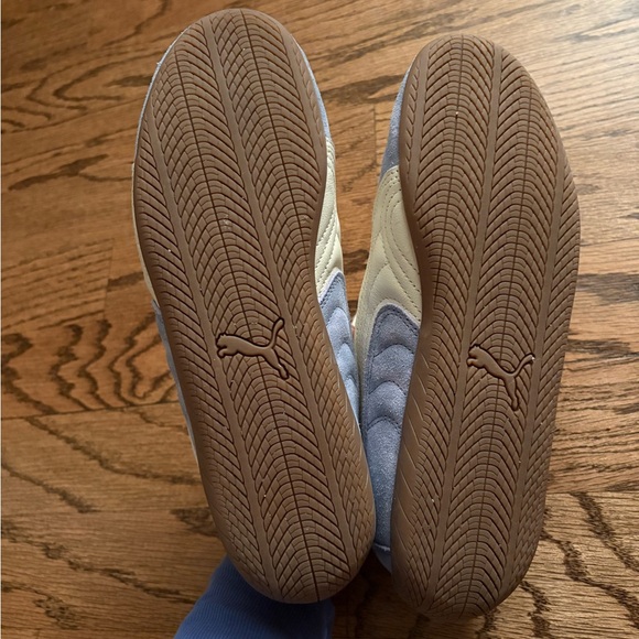Puma Classic Suede Sneakers in Soft Blue and Cream - Picture 4 of 7
